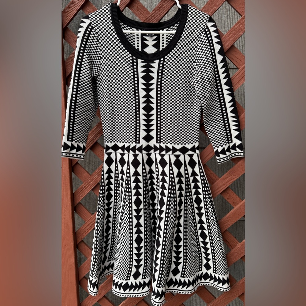 Geometric Knit Fit & Flare Dress – Size S